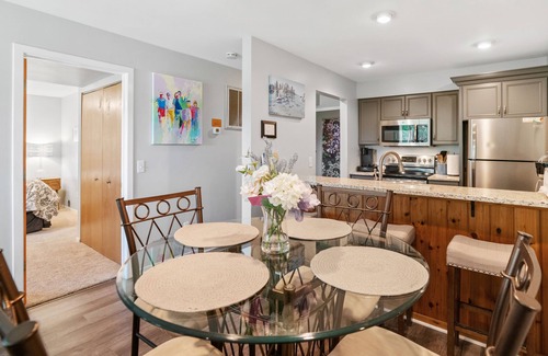 Harbor Springs Condominio | ***NEW!*** Relaxing Retreat with Amenities Galore!