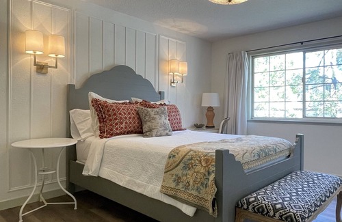 Thousand Oaks Casa | New Remodel Vintage Curated Canyon House w/Views