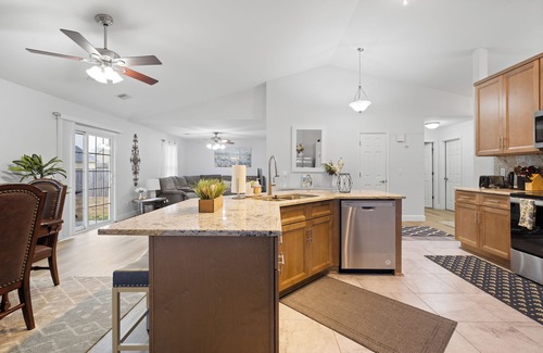 Drayton Casa | New remodeled home with patio in cul-de-sac. 12 sleep accommodating.