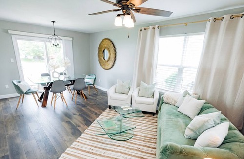 Glencoe Casa | New, Remodeled, Pool, Fenced Great location