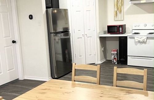 North Central Carrollton Condominio | New Remodeled Private Guest Suite in North DFW