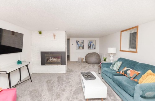 Fargo Casa | NEW Remodeled Townhome Close to Downtown