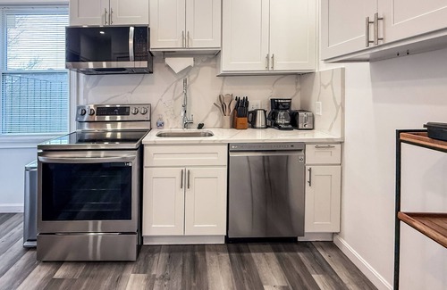South Boston Apartamento | New Reno! 3 Beds, in unit Washer & Dryer, Southie!