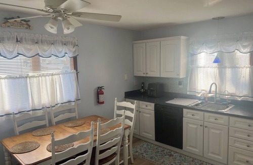 Villas Casa | New Reno! 5 min walk to beach, Garage Arcade! 3 bedroom/4 bed/2 bath. Must see!