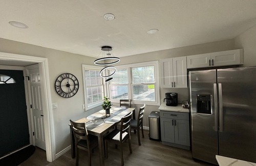 Rolling Meadows Casa | NEW Renovated Art Gala in Rolling Meadows