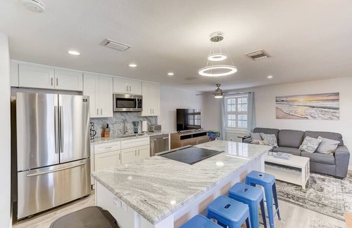 South Bradenton Condominio | New! Renovated Coastal 2/2, 6 mins to IMG