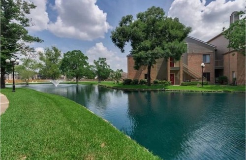 George Bush Park/Eldridge Condominio | New renovated condo / lake view in Energy Corridor