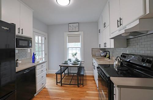 Durham Apartamento | New & Renovated MCM Duplex 3 mi to DT Durham