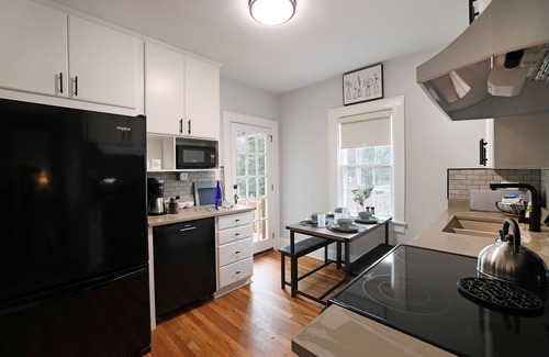 Durham Casa | *New & Renovated* MCM Duplex 3 mi to DT Durham