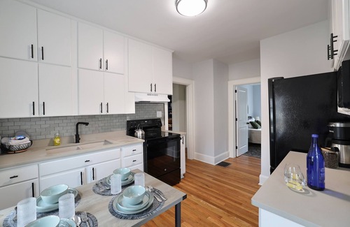 Durham Casa | *New & Renovated* MCM Duplex 3 mi to DT Durham