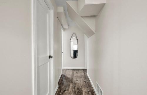 Berea Casa | NEW Renovated Near CLE - King Bed, Metropark & Firepit