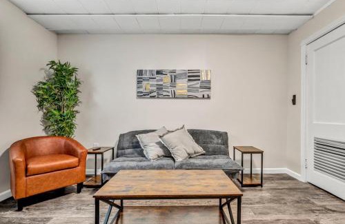 Berea Casa | NEW Renovated Near CLE - King Bed, Metropark & Firepit