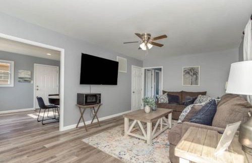 Middletown Casa | New renovated single-family home built in 1999