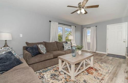 Middletown Casa | New renovated single-family home built in 1999