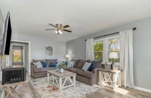 Middletown Casa | New renovated single-family home built in 1999