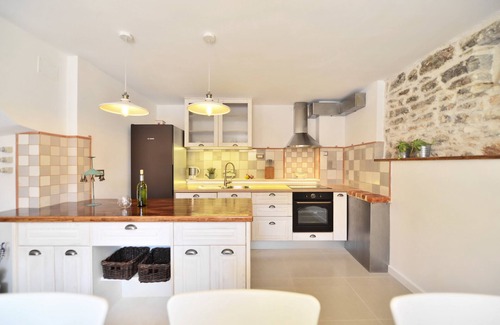 Gornje Selo Villa | NUEVA casa de piedra renovada, auténtico espíritu de Dalmacia + piscina, 2 COCHES incl.
