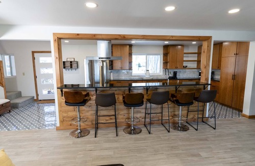 Oshkosh Casa | New Renovation! Gorgeous Lake Views! Outdoor Hot Tub, Huge open concept rooms!