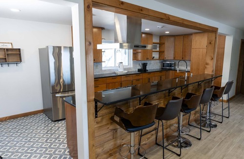 Oshkosh Casa | New Renovation! Gorgeous Lake Views! Outdoor Hot Tub, Huge open concept rooms!