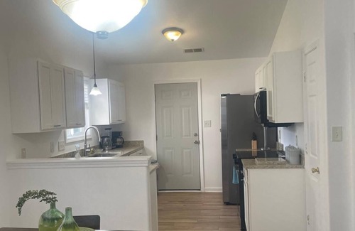 Moores Chapel Casa | New renovations 3 bed 2 bath Close to I485, Uptown, & Airport River park AC WiFi