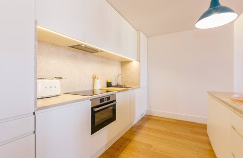 Santa Maria Maior Apartamento | NEW! RENT4REST Graca 2Bdr Pool Castle View & Park