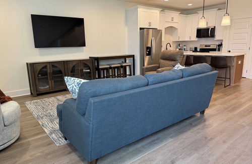 Auburn - Opelika Casa | NEW RENTAL Auburn Getaway Home- Close to Campus! Sleeps 8, Family-Friendly.