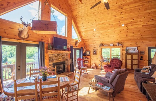 Crumpler Cabina | NEW RENTAL Cabin By the New River! Hot Tub - Ping Pong - Foosball - Short walk to River