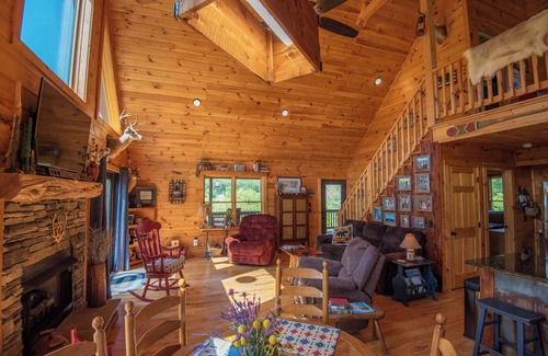Crumpler Cabina | NEW RENTAL Cabin By the New River! Hot Tub - Ping Pong - Foosball - Short walk to River