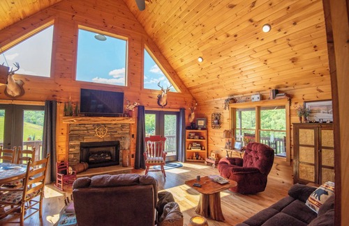 Crumpler Cabina | NEW RENTAL Cabin By the New River! Hot Tub - Ping Pong - Foosball - Short walk to River