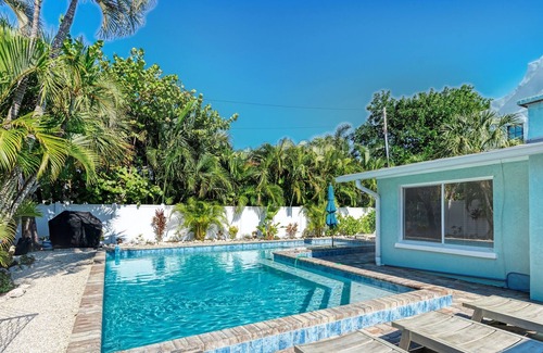 Holmes Beach Casa | New Rental Private Heated Pool Sleeps 10 In Total 3 Bedroom Home by Redawning