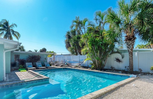 Holmes Beach Casa | New Rental The Haven Unit 2 Heated Pool 2 Bedroom Home by Redawning