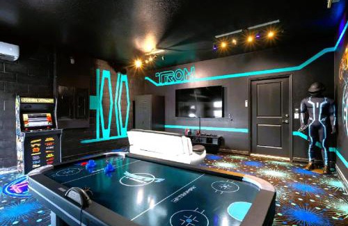 Four Corners Casa | New Resort Private Pool & Spa Outdoor Theater Game Room Minutes to Disney World