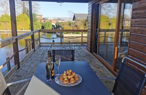 Brundall Apartamento | New! River Bay - set on the waters edge - sleeps 4