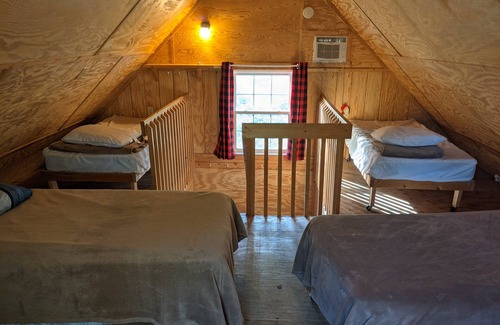 Hico Cabina | New River Cabin cerca de Fayetteville y New River tiene capacidad para 8