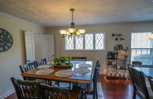 Summerlee Casa | New River Gorge Oasis-Hot Tub- Game Room- Fire pit- Good Vibes
