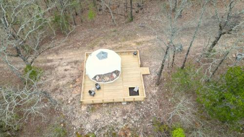 Cotter Otro | NEW RIVER VIEW Cliff Dome Glamping @ White River, minutes to fishing, hikes!