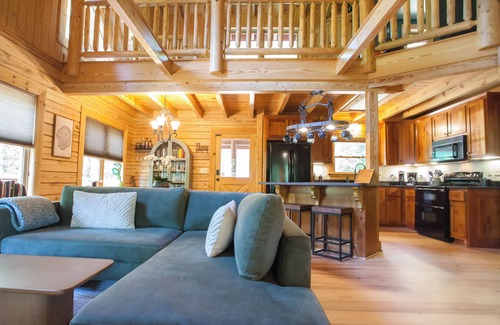 Dawsonville Cabina | NEW - Riverfront Cabin Escape with Beach, Firepits, EV Charger, Starlink, Kayaks