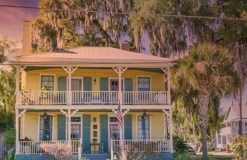 Palatka Casa | NEW! Riverfront Home with DOCK- South Historic District- Bring Your Boat!