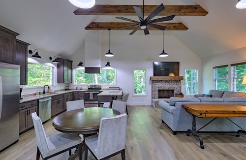 Dahlonega Cabina | New! Riverfront with Arcades & Firepit