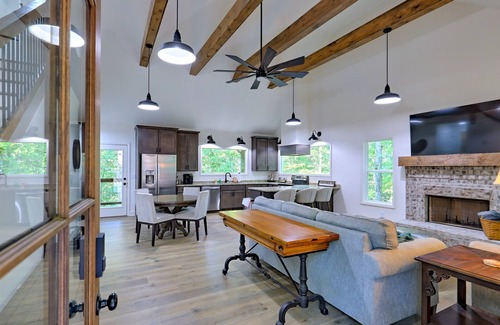 Dahlonega Cabina | New! Riverfront with Arcades & Firepit