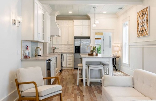 New Albany Casa | New! Riverside Cottage | Hot Tub | Hammock