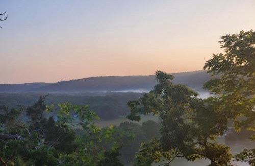 Cotter Otro | NEW Romantic CLIFF GLAMPING w Vista Views of WHITE RIVER, Minutes to fishing and hikes!