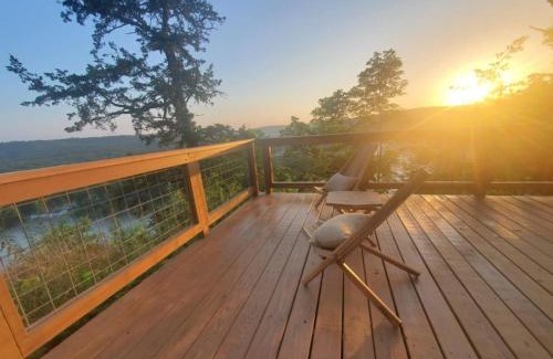 Cotter Otro | NEW Romantic CLIFF GLAMPING w Vista Views of WHITE RIVER, Minutes to fishing and hikes!
