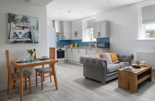 Penygroes Casa | NEW Romantic, dog friendly hideaway, Snowdon views