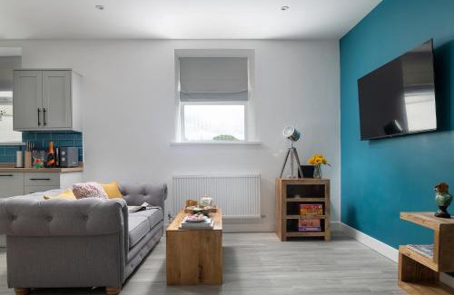 Penygroes Casa | NEW Romantic, dog friendly hideaway, Snowdon views