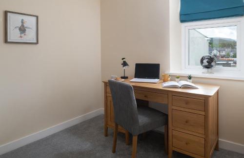 Penygroes Casa | NEW Romantic, dog friendly hideaway, Snowdon views