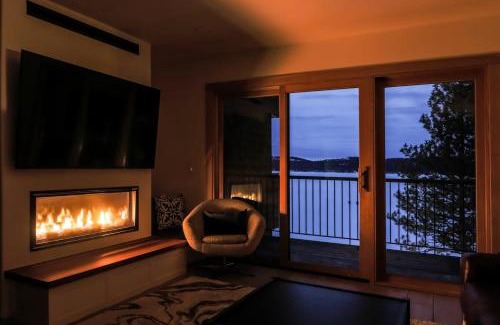 McCall Casa | NEW Romantic LakeView Studio Beach Pool Modern