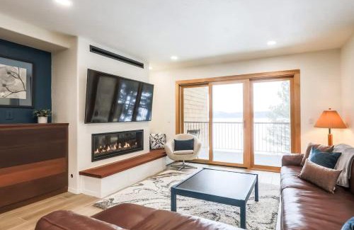 McCall Casa | NEW Romantic LakeView Studio Beach Pool Modern