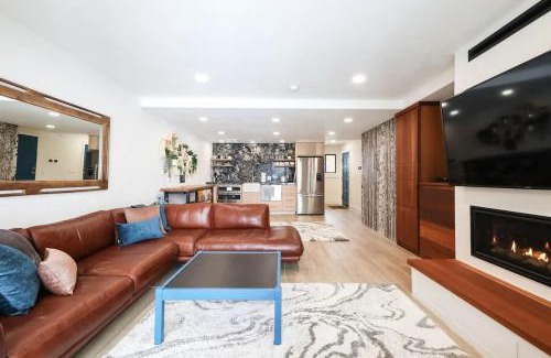 McCall Casa | NEW Romantic LakeView Studio Beach Pool Modern