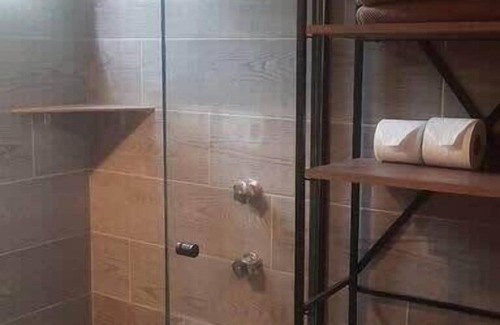 Zapopan Apartamento | NEW! Romantic Forest Loft with Hot Tub, Deck & BBQ