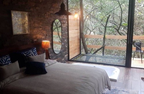 Zapopan Apartamento | NEW! Romantic Forest Stay with Hot Tub, Deck & BBQ